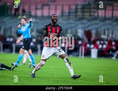 Milano, Italia. 18 Marzo 2021. Fikayo Tomori di AC Milan reagisce durante la UEFA Europa League 2020/21 turno di 16 seconda tappa tra AC Milan e Manchester United FC allo stadio San Siro.(Punteggio finale; AC Milan 0 - 1 Manchester United FC) (Foto di Fabrizio Carabelli/SOPA Images/Sipa USA) Credit: Sipa USA/Alamy Live News Foto Stock