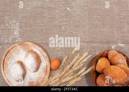 vista da forno fatta in casa dall'alto, spazio copia, uso come sfondo Foto Stock