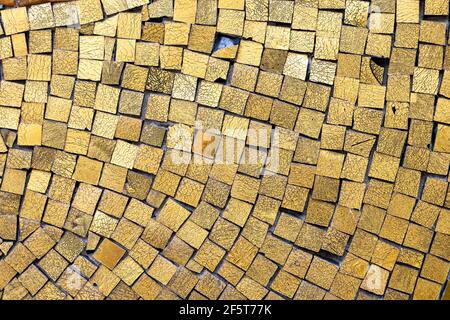 Sfondo di alcune tessere mosaico dorate Foto Stock