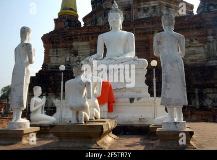 Il Wat Yai Chai Mongkhon si trova a sud-est del Parco storico di Ayutthaya, fuori dall'isola che caratterizza il sito dove l'antica capitale Foto Stock