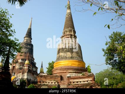 Il Wat Yai Chai Mongkhon si trova a sud-est del Parco storico di Ayutthaya, fuori dall'isola che caratterizza il sito dove l'antica capitale Foto Stock