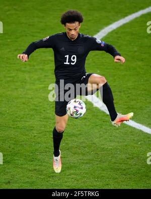 Duisburg, Germania. 25 Marzo 2021. Leroy Sane (Germania) GES/Fussball/WM-Qualifikation: Germania - Islanda, 25.03.2021 Calcio/Calcio: Campionato del mondo qualificato Match: Germania vs Islanda, Duisburg, Germania, 25 marzo 2021 | Use worldwide Credit: dpa/Alamy Live News Foto Stock