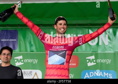 Alex Paton del Team Canyon Eisberg vince la maglia Eisberg sprints alla fine del Tour of Britain 2018 fase 8. Londra. 09/09/2018. Credito: Jon Wallace Foto Stock