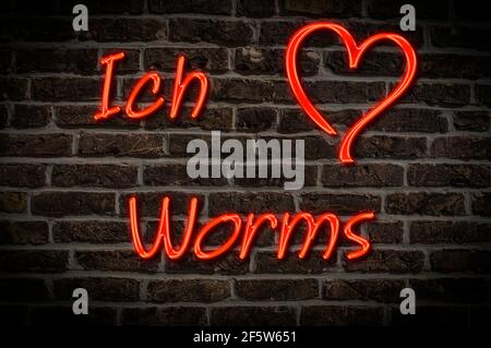 Leuchtreklame, Ich liebe Worms, Rheinland-Pfalz, Deutschland, Europa | Pubblicità illuminata, Io amo Worms, Renania-Palatinato, Germania, Europa Foto Stock