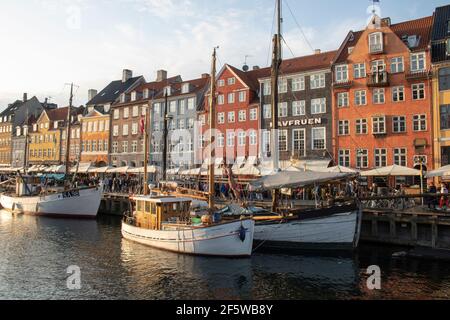 Il quartiere di Nyhavn a Copenaghen, Danimarca Foto Stock