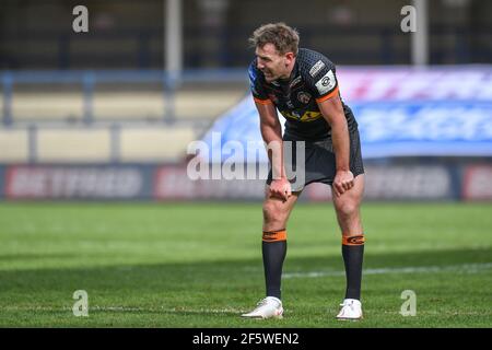 Leeds, Regno Unito. 28 Marzo 2021. Michael Shenton (4) di Castleford Tigers racconta una pausa durante la partita a Leeds, UK, il 28/2021. (Foto di Craig Thomas/News Images/Sipa USA) Credit: Sipa USA/Alamy Live News Foto Stock