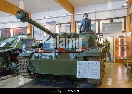 PAROLA, FINLANDIA - 10 GIUGNO 2017: Pistola d'assalto semovente tedesca SD.Kfz. 142 (StuG III Ausf.G) campione 1944. Esposizione del museo dei vehi corazzati Foto Stock