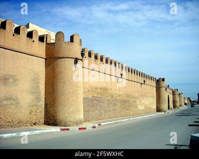 Al-Qayrawan è oggi la città tunisina che, nel periodo del califfo islamico, era la capitale del governatorato di Ifrīqiya. Kairouan è una città Santa Foto Stock