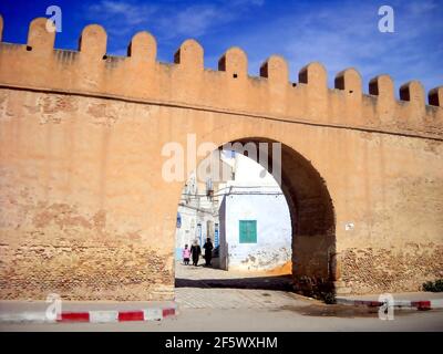 Al-Qayrawan è oggi la città tunisina che, nel periodo del califfo islamico, era la capitale del governatorato di Ifrīqiya. Kairouan è una città Santa Foto Stock