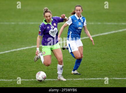 Lucy Whipp (a destra) e Aimee Palmer di Bristol City si battono per la palla durante la partita della Super League femminile di fa allo stadio SportNation.bet di Birmingham. Data immagine: Domenica 28 marzo 2021. Foto Stock