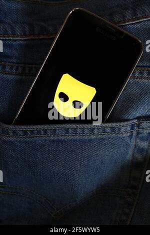 In questa illustrazione fotografica viene visualizzato un logo dell'app Gindr gay Dating sullo smartphone. Foto Stock