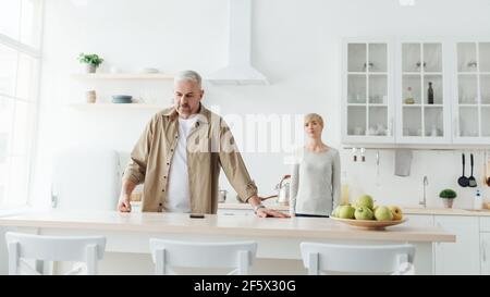 Problemi a casa, aggressione e violenza domestica Foto Stock