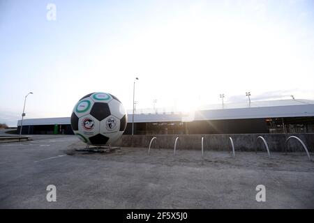 Una palla gonfiabile gigante fuori dallo stadio prima della partita del  campionato europeo Under-21 del 2021 allo stadio Stozice di Lubiana,  Slovenia. Data immagine: Domenica 28 marzo 2021 Foto stock - Alamy