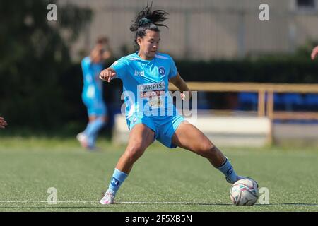 La difensore australiano di Napoli Alexandra Huynh controlla la palla durante la partita di calcio femminile tra Napoli ed Empoli allo Stadio Caduti di Brema, Napoli - Empoli Drawing 3-3 Foto Stock