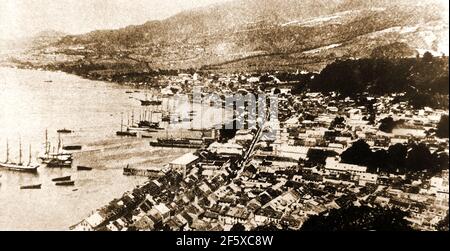 St Pierre, Martinica poco prima dell'eruzione del Monte pelle del 1902, che ha provocato 30,000 morti. L'eruzione vulcanica del Monte Pelée del 1902 sull'isola della Martinica nelle piccole Antille (Carribean) è stata una delle eruzioni più letali della storia. L'eruzione ha generato una serie di tre tsunami Foto Stock