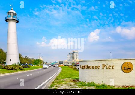 Il faro di Biloxi è raffigurato sull'autostrada US 90, 27 marzo 2021, a Biloxi, Mississippi. Il faro fu eretto nel 1848. Foto Stock