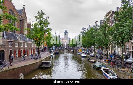 Una foto del canale nel quartiere a luci rosse (Amsterdam). Foto Stock