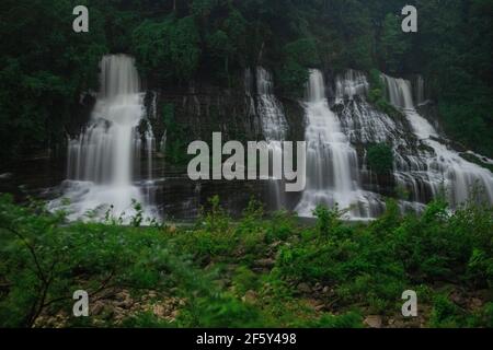 Cascate di Burgess al mattino di Foggy, Tennessee Foto Stock