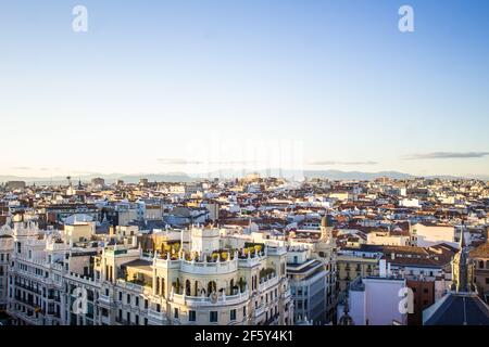 Spagna, Madrid, paesaggio urbano con via Alcala. Orizzontale Foto Stock