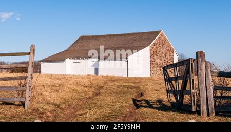 Il fienile della fattoria McPherson, che stava in piedi durante la battaglia al Gettysburg National Military Park Foto Stock