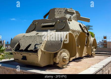 Una Fiat-Ansaldo Autoblinda 41 (AB 41) auto blindata italiana in mostra al Museo della Guerra di El Alamein nel nord Egitto. Foto Stock