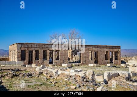 Rovine del mozaffari caravanserai a Pasargadae, un sito patrimonio dell'umanità dell'UNESCO in Iran Foto Stock