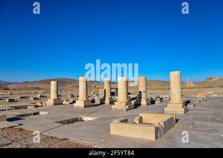 Rovine del Palazzo privato presso l'antica capitale dell'impero achemenide, Pasargadae, vicino a Shiraz in Iran Foto Stock