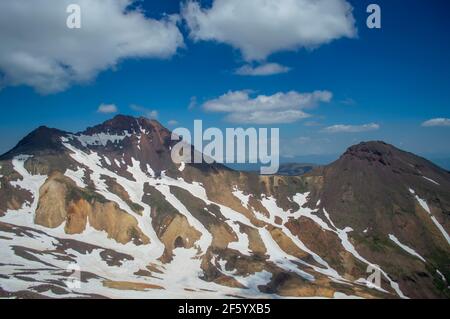 Le vette settentrionali e meridionali del monte Aragats, la montagna più alta dell'Armenia Foto Stock