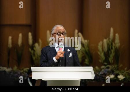 Il reverendo al Sharpton parla alla Veglia di preghiera e al Rally presso la Chiesa Missionaria della Grande amicizia il 28 marzo 2021, la notte prima dell'inizio del processo Derek Chauvin a Minneapolis, Minnesota. Foto: Chris Tuite/ImageSPACE/MediaPunch Foto Stock