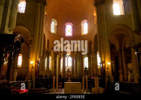 Cattedrale di Saint-Apollinaire, Vista interna, Valence, Drome, Francia Foto Stock