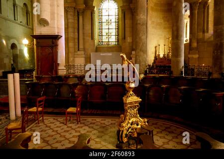 Cattedrale di Saint-Apollinaire, Vista interna, Valence, Drome, Francia Foto Stock