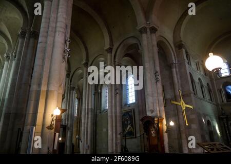 Cattedrale di Saint-Apollinaire, Vista interna, Valence, Drome, Francia Foto Stock