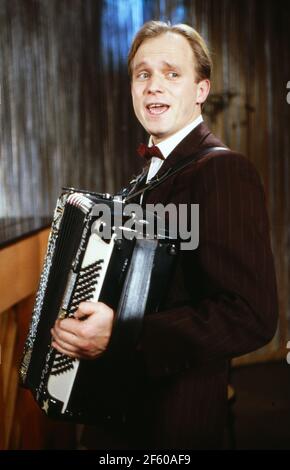 In meinem Herzen, Schatz... aka Stadtmusik, Dokumentarfilm, Deutschland 1989, Darsteller: Ulrich Tukur spielt Akkordeon Foto Stock