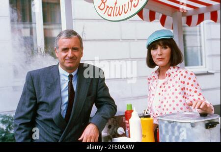 Umwege nach Venedig, Fernsehfilm, Deutschland 1989, Regie: Joachim Roering, Darsteller: Peter Bongartz, Heidelinde Weis Foto Stock