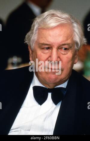 Sir Peter Ustinov bei der Verleihung des Fernsehpreises 'Goldene Europa' in Saarbrücken, Deutschland 1992. Foto Stock