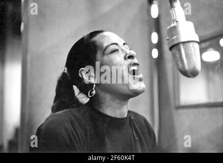 BILLIE HOLIDAY (1915-1959) cantante jazz americano circa 1955 Foto Stock