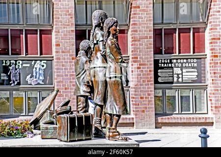 Berlino, Bahnhof Friedrichstrasse, Denkmal Kindertransport; Berlin, la stazione Friedrichstrasse, trasporto bambini memorial, Foto Stock