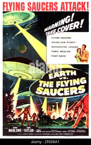 TERRA contro I PIATTINI VOLANTI 1956 Columbia Pictures film con Hugh Malone e Joan Taylor, aka Flying Saucers dallo spazio esterno, aka invasione dei Fying Saucers Foto Stock