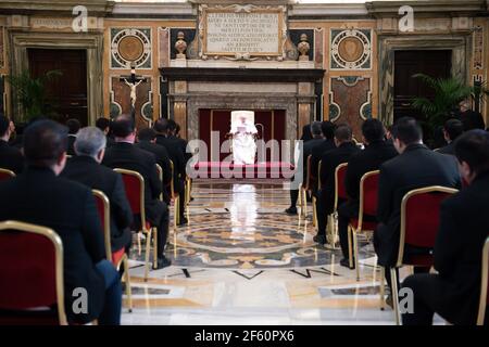 Roma, Italia. 29 marzo 2021. 29 marzo 2021 : Papa Francesco riceve in Vaticano la Comunità del Pontificio Collegio Messicano. Credit: Agenzia fotografica indipendente/Alamy Live News Foto Stock