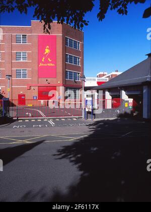 Johnnie Walker Factory, Hill Street, Kilmarnock, Scozia, Regno Unito. Scansionata 645 slide/trasparenza di Johnnie Walker Plant Kilmarnock. La fabbrica è stata demolita nel 2012 ed è ora sede dell'Ayrshire College Campus Foto Stock