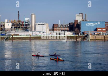 Leverkusen, Renania Settentrionale-Vestfalia, Germania - Bayer Chempark Leverkusen, sito sul Reno, un terzo della produzione chimica nel Nord Reno-Westph Foto Stock