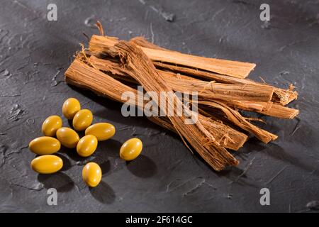 Carlo di gatto (Uncaria tomentosa) Estrai Capsule. Un supplemento dietetico. Supporto del sistema immunitario. Foto Stock