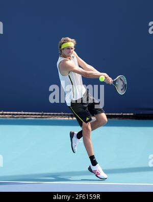 MIAMI GARDENS, FL - 28 MARZO: Alexander Zverev ha visto giocare il giorno 7 del Miami Open il 28 marzo 2021 all'Hard Rock Stadium di Miami Gardens, Florida persone: Alexander Zverev Credit: Storms Media Group/Alamy Live News Foto Stock