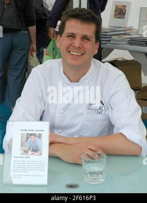 Rob Rees MBE, il Cotswold Chef alla fiera alimentare per bambini, Dalton Barracks Airfield, Shippon, Abingdon, Oxfordshire, Inghilterra, Regno Unito. Luglio 2007, con pe Foto Stock