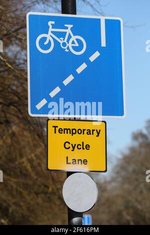 Temporaneamente Cycle Lane a Southampton, messo in atto durante la pandemia del coronavirus Foto Stock