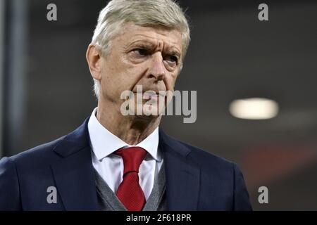 Arsene Wenger, allenatore di calcio dell'Arsenal, allo stadio di San Siro, a Milano durante una partita della UEFA League AC Milan vs Arsenal. Foto Stock