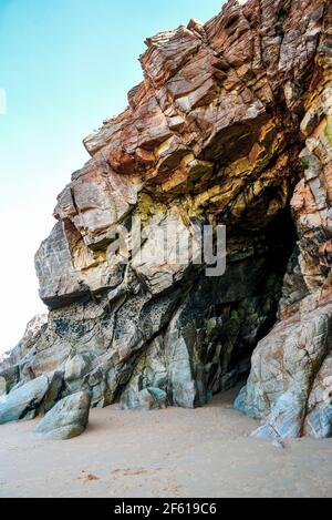 Formazioni rocciose geologiche sulla costa atlantica della Francia. Foto Stock