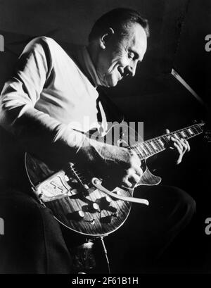 Les Paul, chitarrista americano e inventore Foto Stock