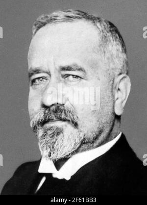 Albert Calmette, batteriologo e immunologo francese Foto Stock