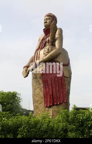 Statua del Capo Benin, a Oba Ovonramwen Square, Ring Road, Benin City, Edo state, Nigeria. Foto Stock